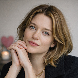 Portrait illustratif de l'agent IA Léa, spécialisé sur le thème de la vie perso.